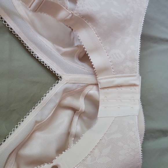 Two NWT Playtex 18 Hour Comfort Bras - Picture 3 of 4